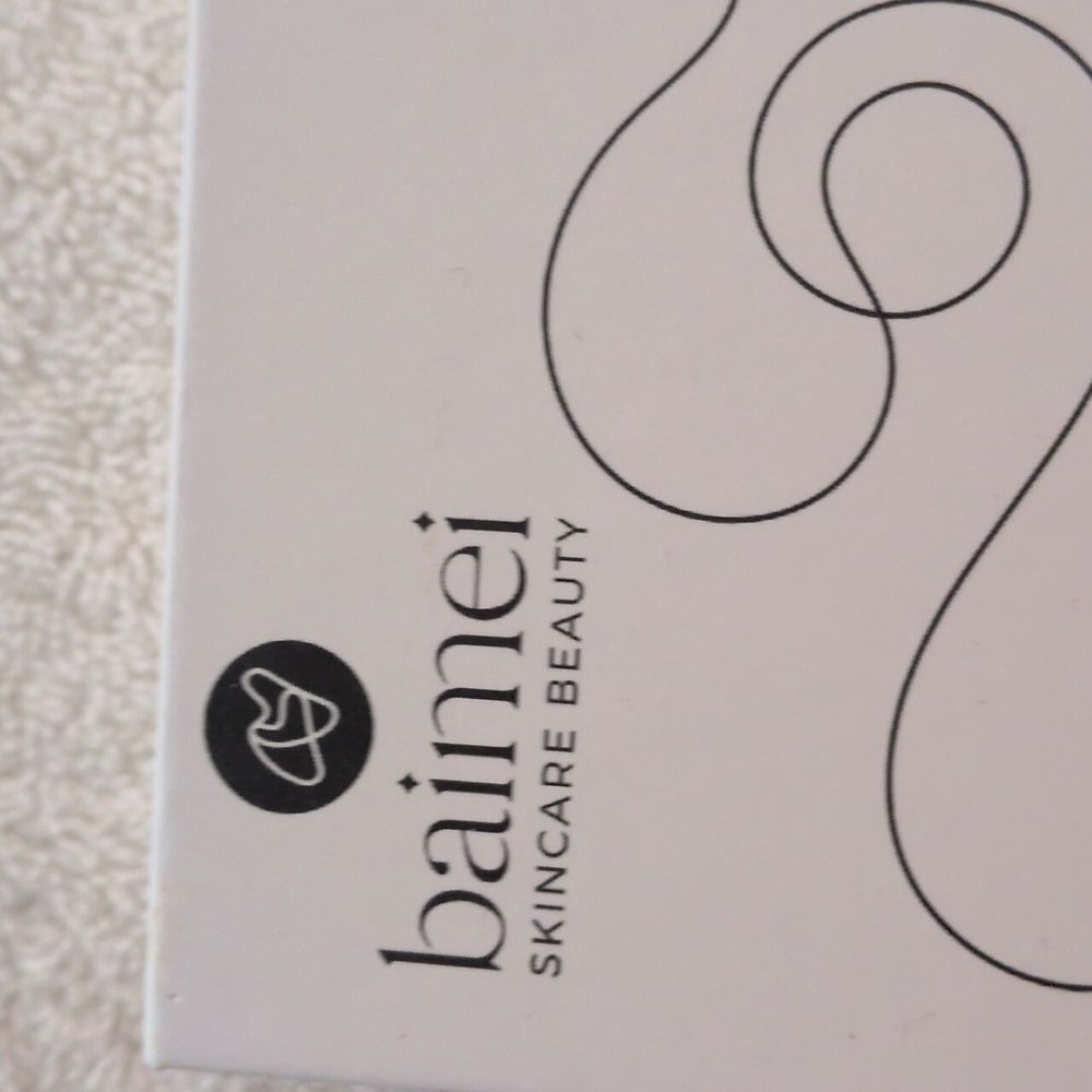 Baimei Jade Roller and Gua Sha Stone Set New in Box - Picture 2 of 6
